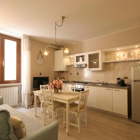 Violetta Maison, Elegante E Romantica A Salo' Leilighet Eksteriør bilde